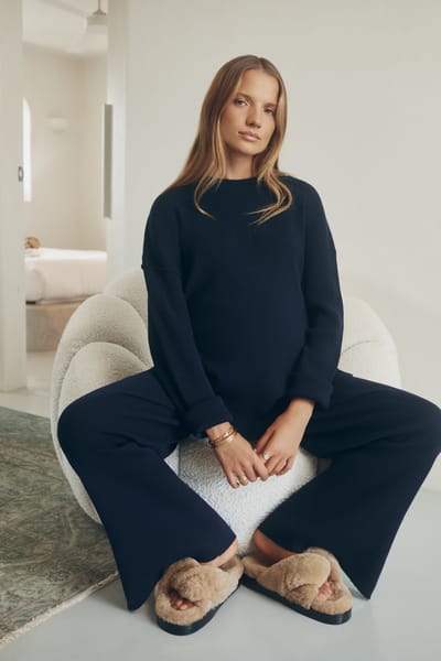 Legoe Heritage Knit Split Hem Pant II (Dark Navy)