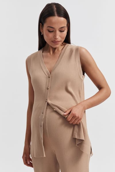 LEGOE. HERITAGE V Neck Rib Tank (Latte) - FINAL SALE