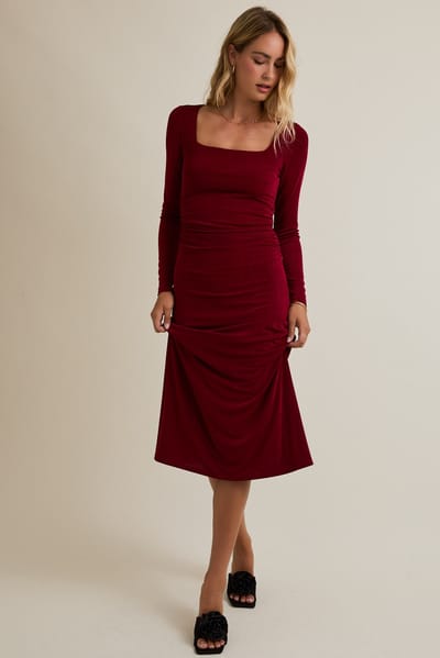 Gilli Burgundy Square Neck Long Sleeve Ruched Midi Dress